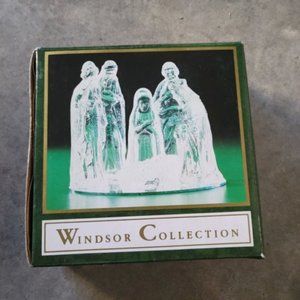 NEW Vintage World Bazaars Windsor Collection 6 piece Nativity Set with Mirror